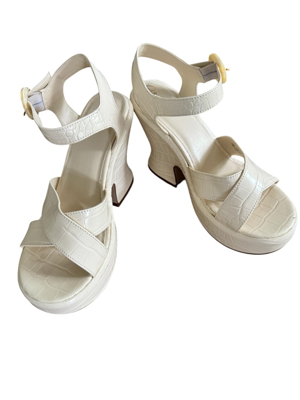 Peony Croc-Embossed Platform Sandals with Buckle Sz 9